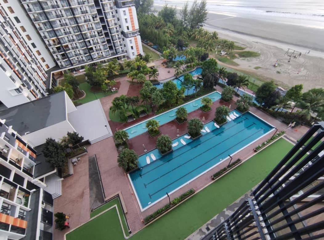 Timurbay Seafront Holiday Pool & Seaview Kuantan Luaran gambar